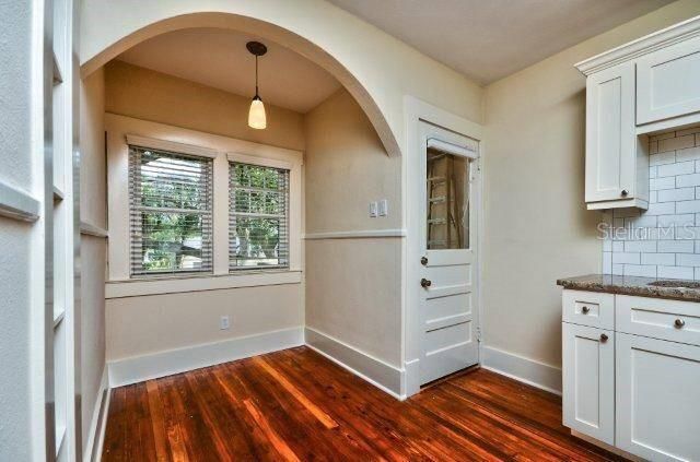 出租: $2,065 (1 贝兹, 1 浴室, 744 平方英尺)