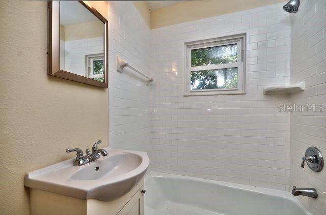 出租: $2,065 (1 贝兹, 1 浴室, 744 平方英尺)