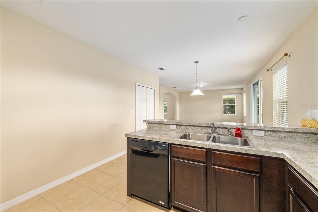 For Sale: $300,000 (2 beds, 2 baths, 1772 Square Feet)