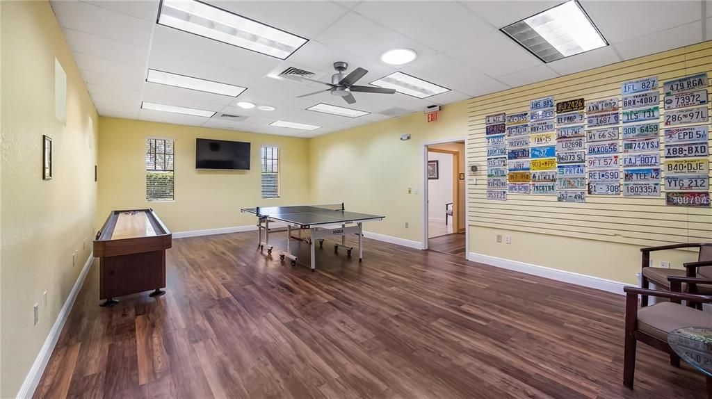 For Sale: $300,000 (2 beds, 2 baths, 1772 Square Feet)