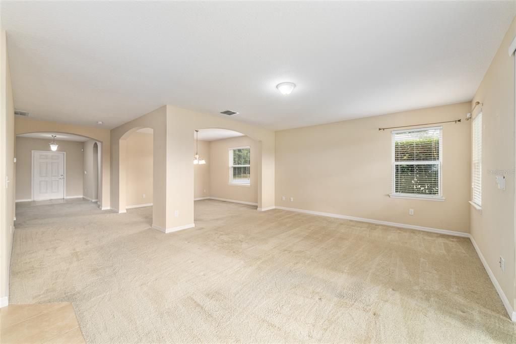 For Sale: $300,000 (2 beds, 2 baths, 1772 Square Feet)