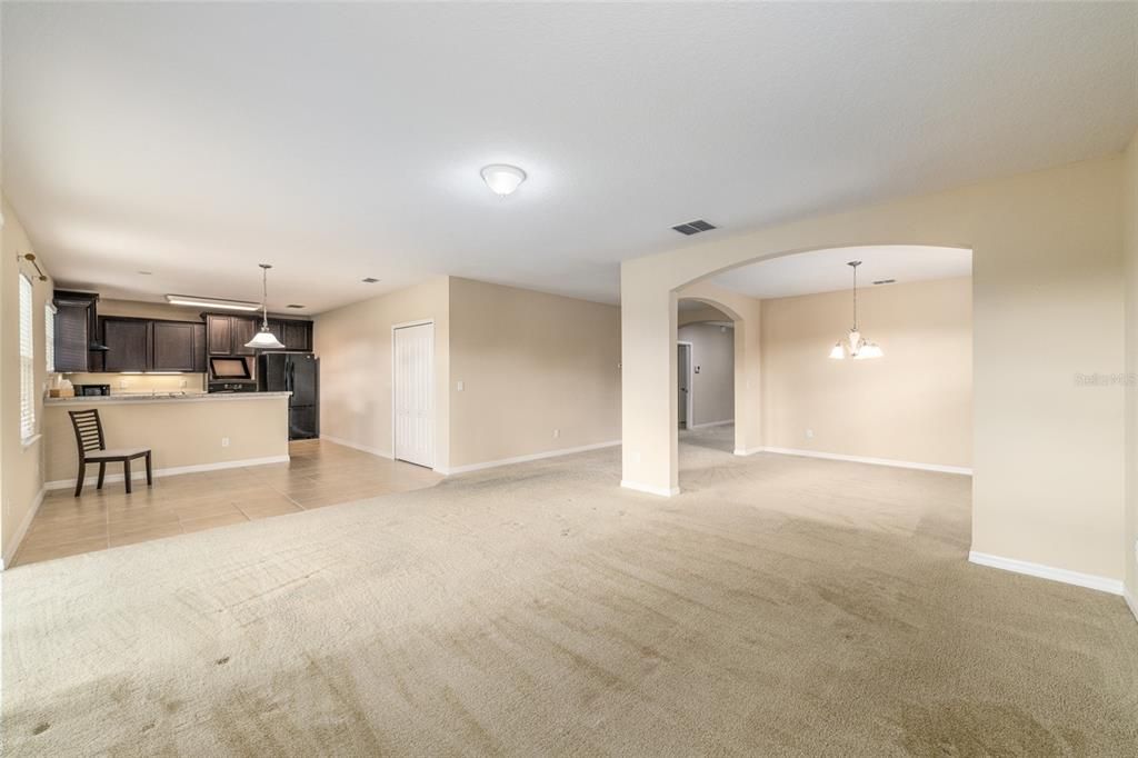 For Sale: $300,000 (2 beds, 2 baths, 1772 Square Feet)