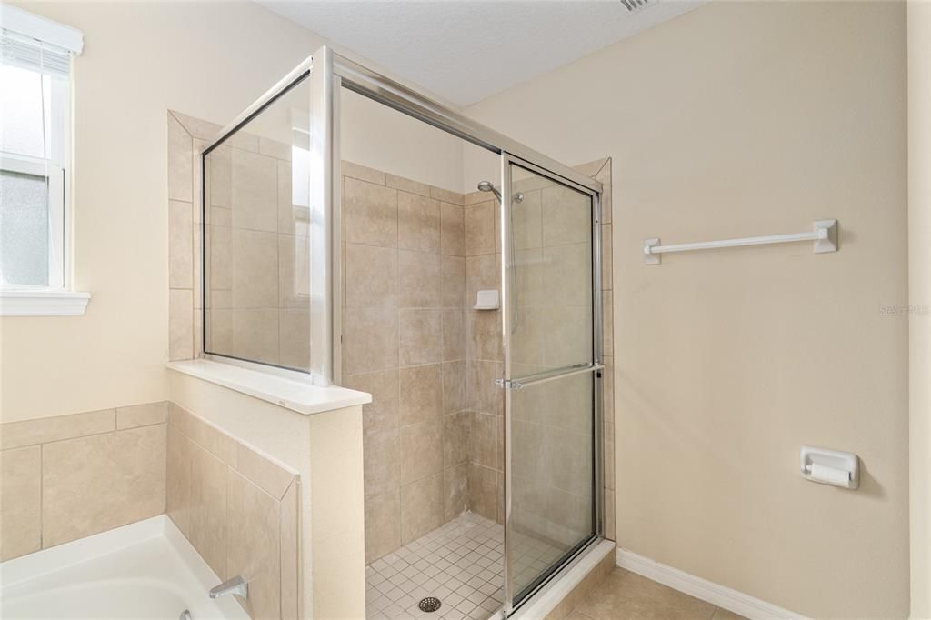 For Sale: $300,000 (2 beds, 2 baths, 1772 Square Feet)