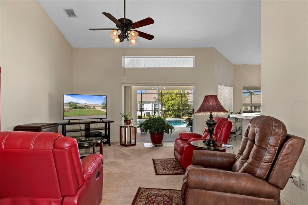 На продажу: $335,000 (3 спален, 2 ванн, 1725 Квадратных фут)