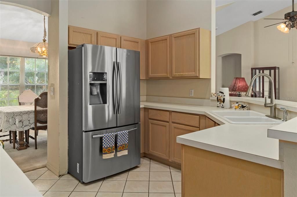 На продажу: $335,000 (3 спален, 2 ванн, 1725 Квадратных фут)