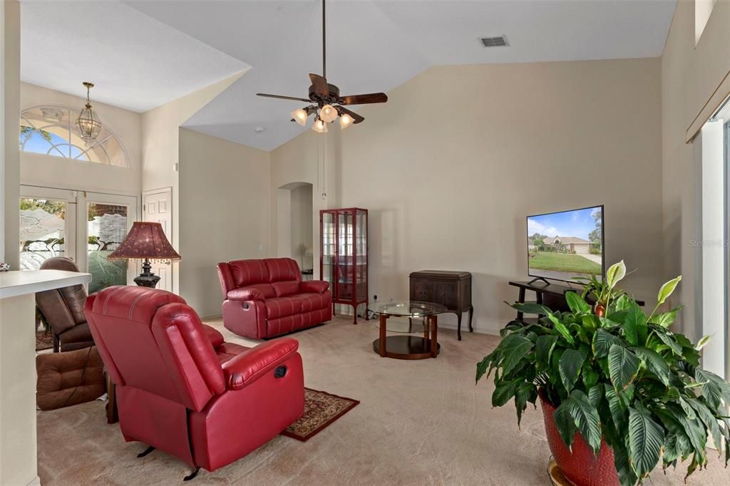 На продажу: $335,000 (3 спален, 2 ванн, 1725 Квадратных фут)