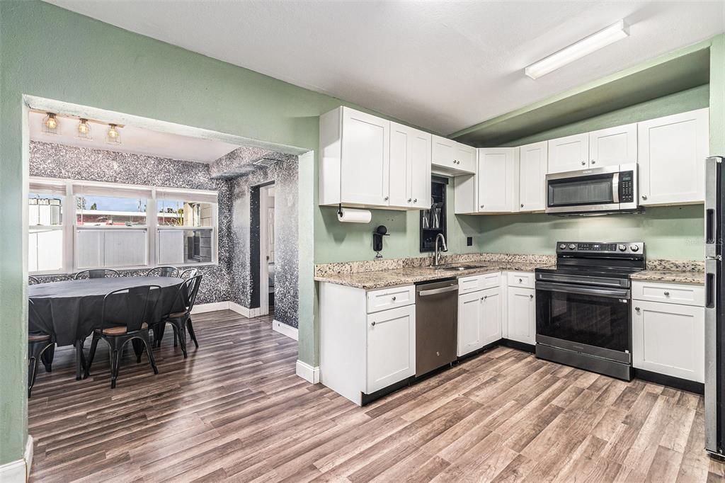 На продажу: $315,000 (4 спален, 3 ванн, 1728 Квадратных фут)