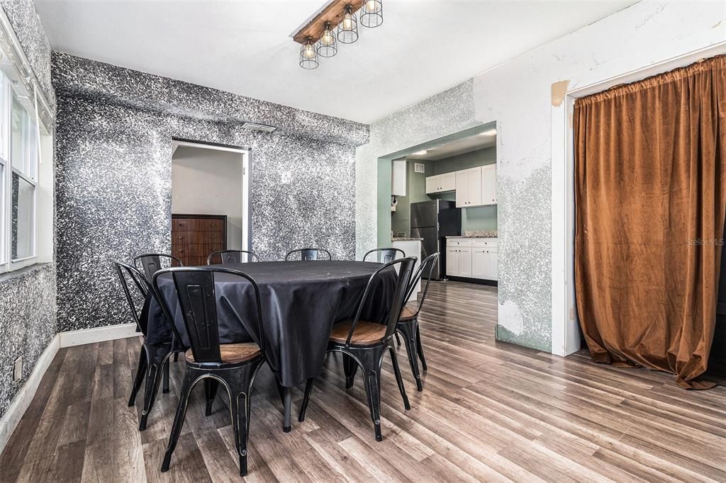 На продажу: $315,000 (4 спален, 3 ванн, 1728 Квадратных фут)