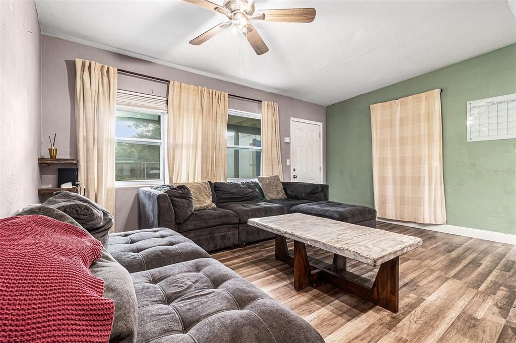 На продажу: $315,000 (4 спален, 3 ванн, 1728 Квадратных фут)