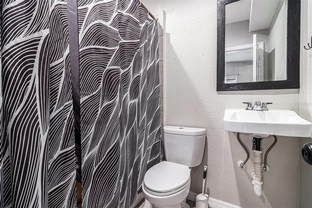 На продажу: $315,000 (4 спален, 3 ванн, 1728 Квадратных фут)