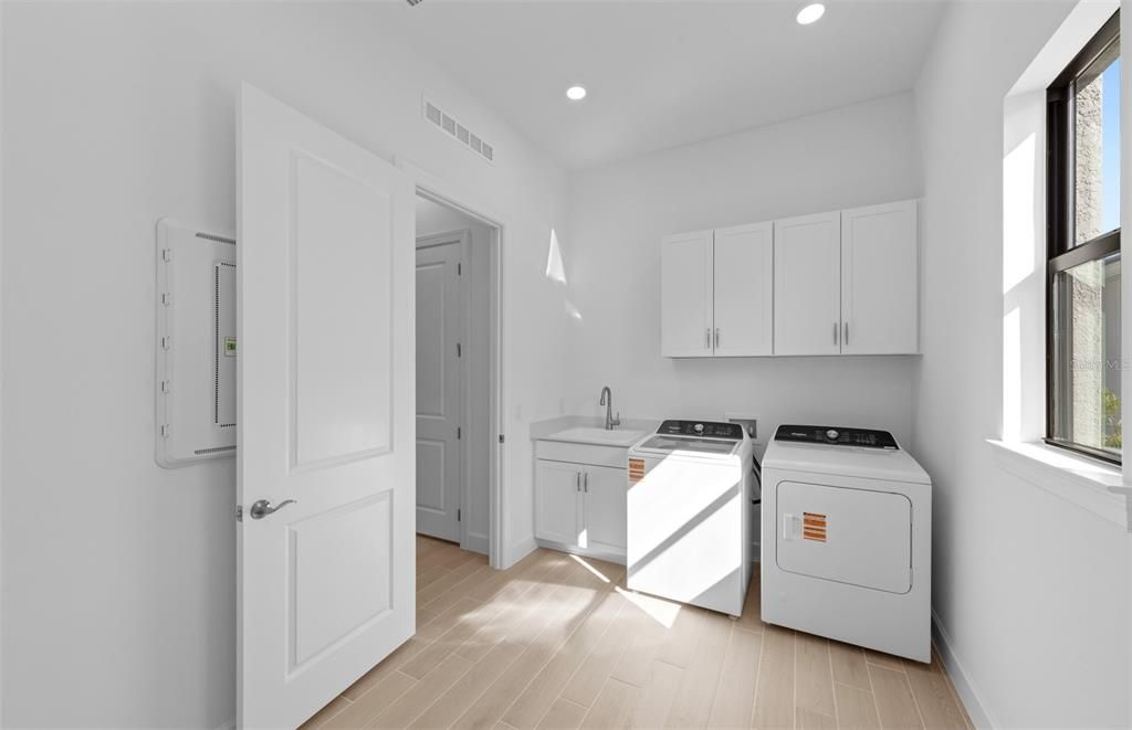 На продажу: $749,990 (3 спален, 2 ванн, 2269 Квадратных фут)