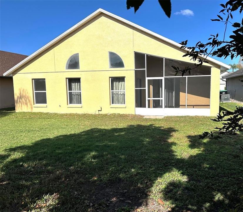 Activo con contrato: $424,900 (3 camas, 2 baños, 1642 Pies cuadrados)