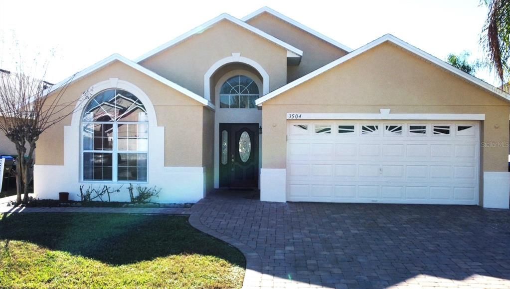 Activo con contrato: $424,900 (3 camas, 2 baños, 1642 Pies cuadrados)