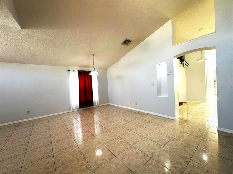 Activo con contrato: $424,900 (3 camas, 2 baños, 1642 Pies cuadrados)