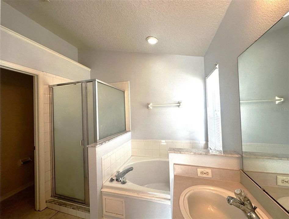 Activo con contrato: $424,900 (3 camas, 2 baños, 1642 Pies cuadrados)