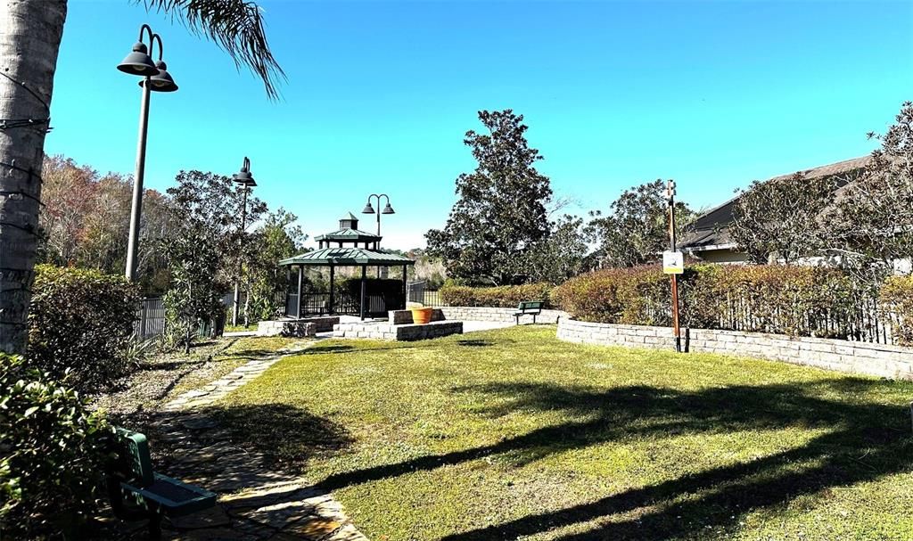 Activo con contrato: $424,900 (3 camas, 2 baños, 1642 Pies cuadrados)