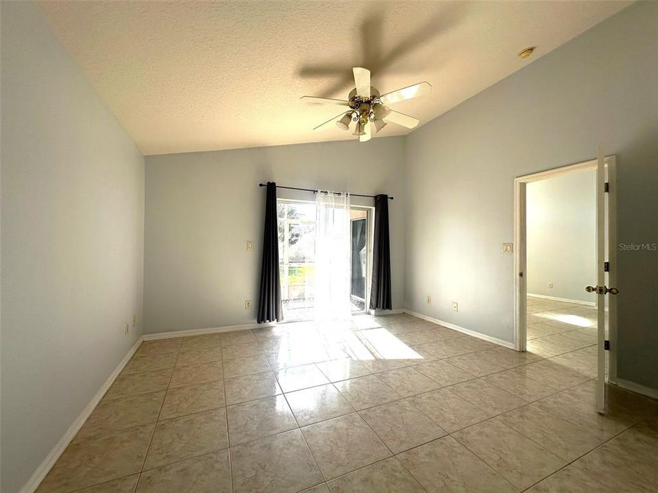 Activo con contrato: $424,900 (3 camas, 2 baños, 1642 Pies cuadrados)