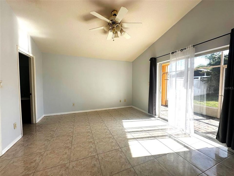 Activo con contrato: $424,900 (3 camas, 2 baños, 1642 Pies cuadrados)