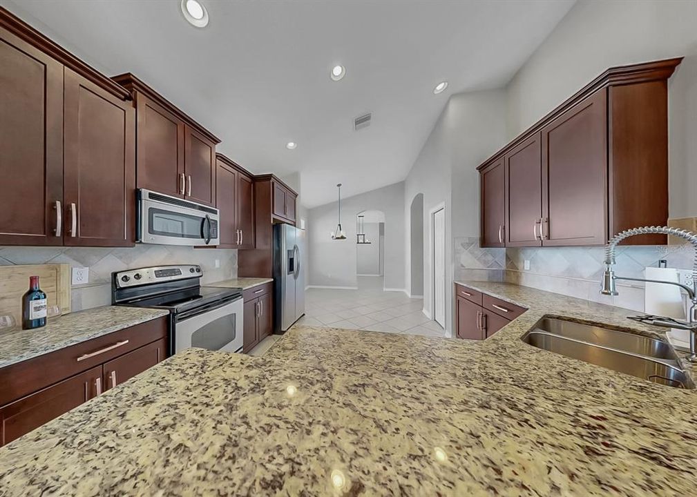 На продажу: $499,000 (3 спален, 2 ванн, 2051 Квадратных фут)