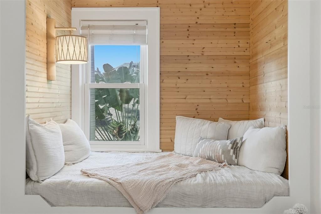 For Sale: $1,485,000 (3 beds, 2 baths, 2093 Square Feet)