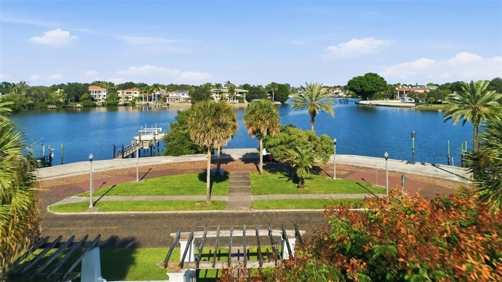 For Sale: $1,485,000 (3 beds, 2 baths, 2093 Square Feet)