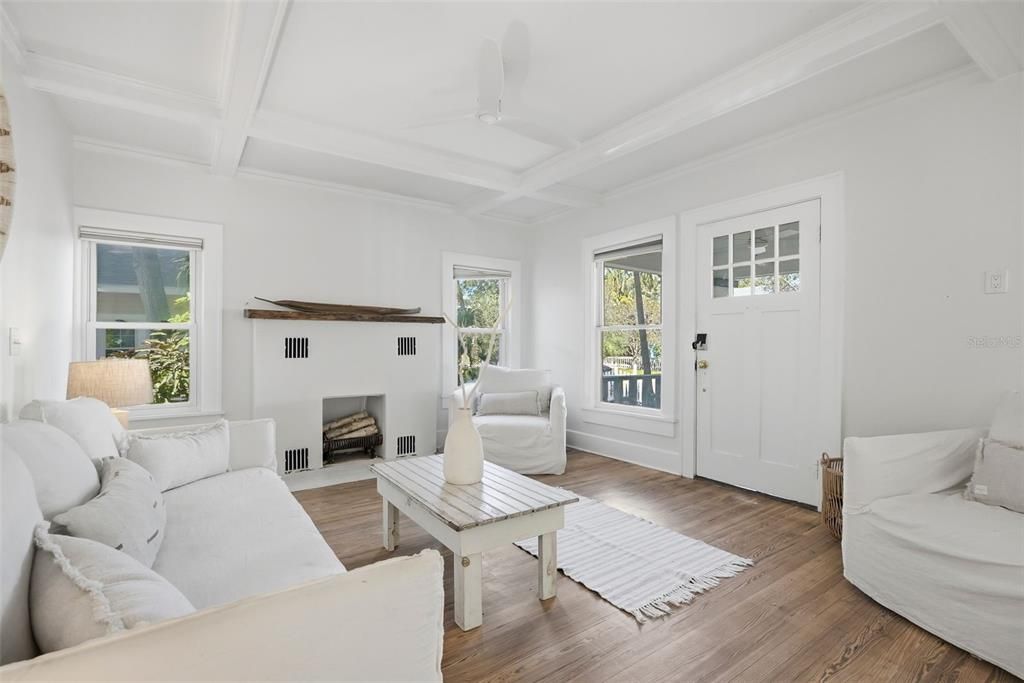 For Sale: $1,485,000 (3 beds, 2 baths, 2093 Square Feet)