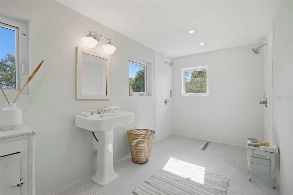 For Sale: $1,485,000 (3 beds, 2 baths, 2093 Square Feet)