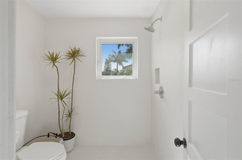 For Sale: $1,485,000 (3 beds, 2 baths, 2093 Square Feet)