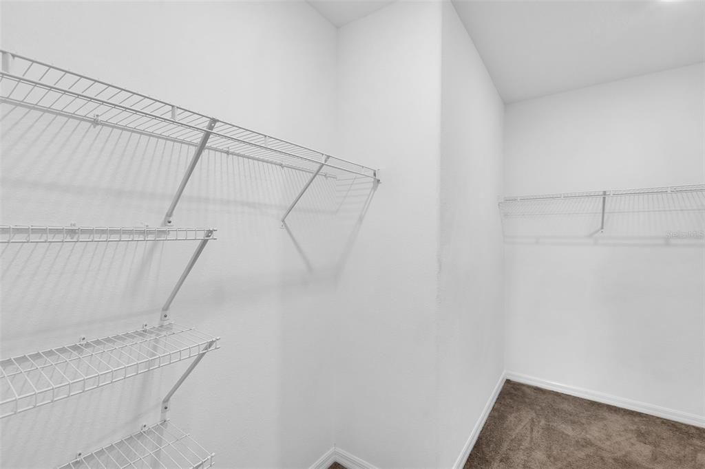 待售: $385,000 (5 贝兹, 2 浴室, 2415 平方英尺)