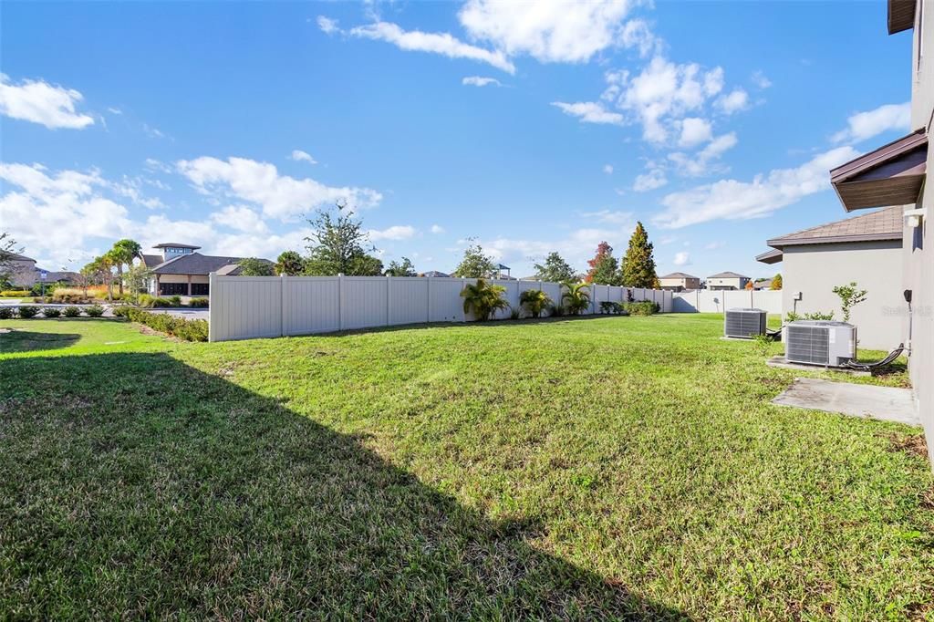 待售: $385,000 (5 贝兹, 2 浴室, 2415 平方英尺)