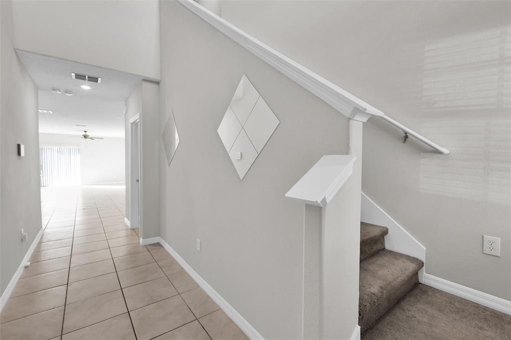 待售: $385,000 (5 贝兹, 2 浴室, 2415 平方英尺)