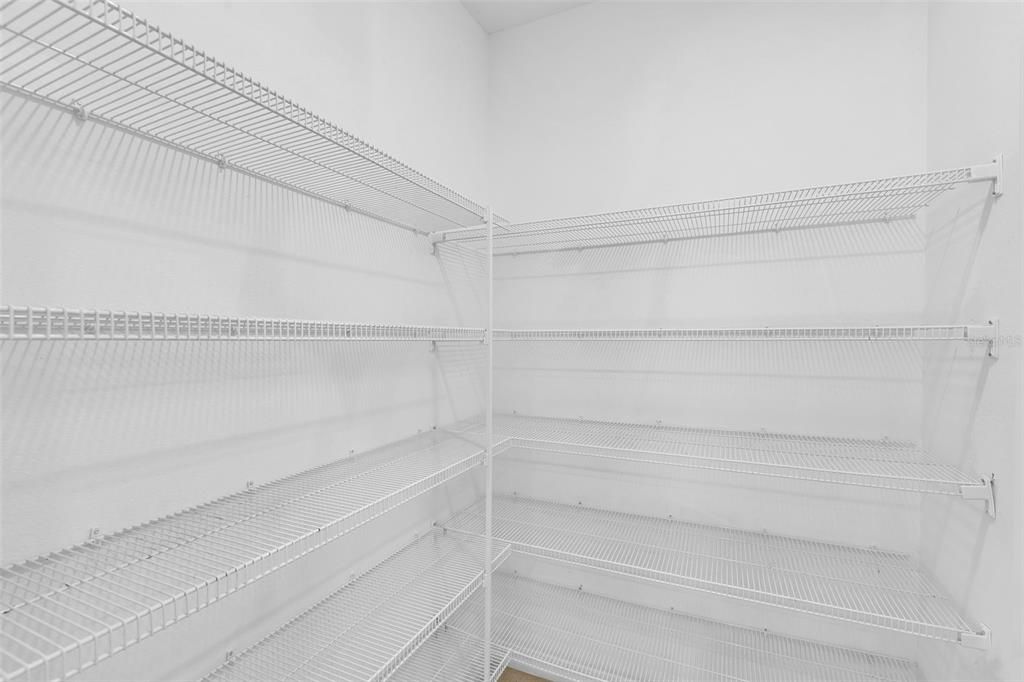 待售: $385,000 (5 贝兹, 2 浴室, 2415 平方英尺)