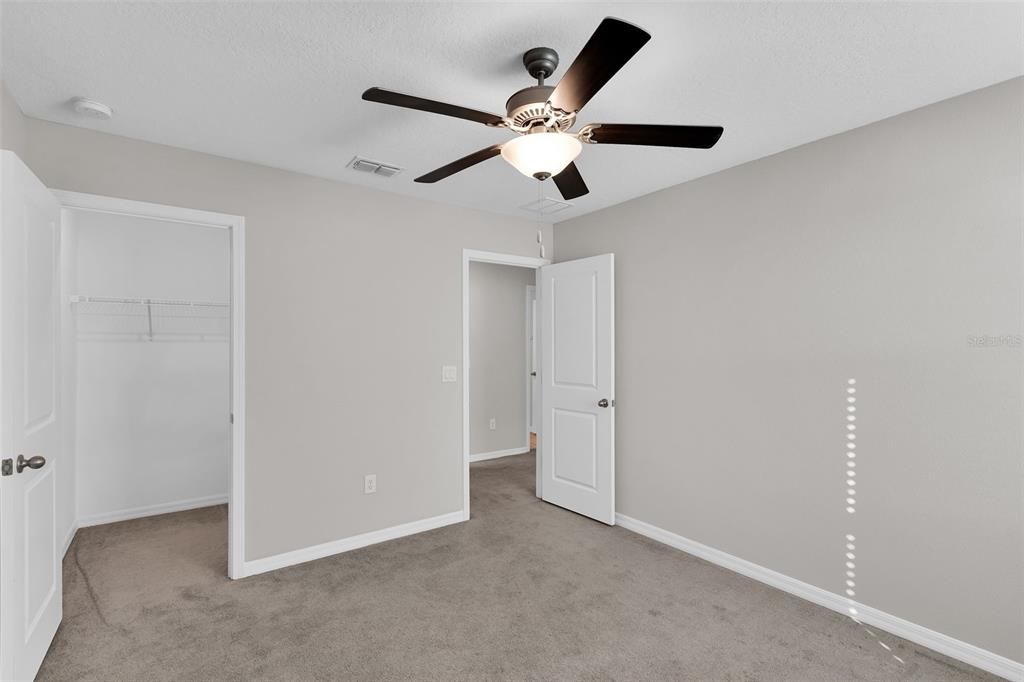 待售: $385,000 (5 贝兹, 2 浴室, 2415 平方英尺)