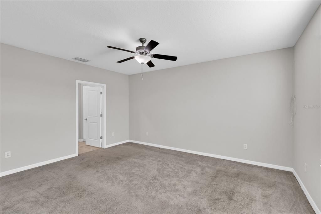 待售: $385,000 (5 贝兹, 2 浴室, 2415 平方英尺)