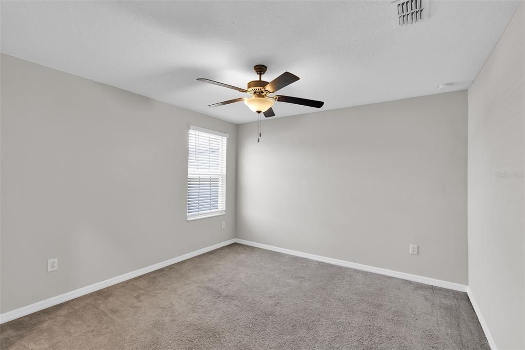 待售: $385,000 (5 贝兹, 2 浴室, 2415 平方英尺)