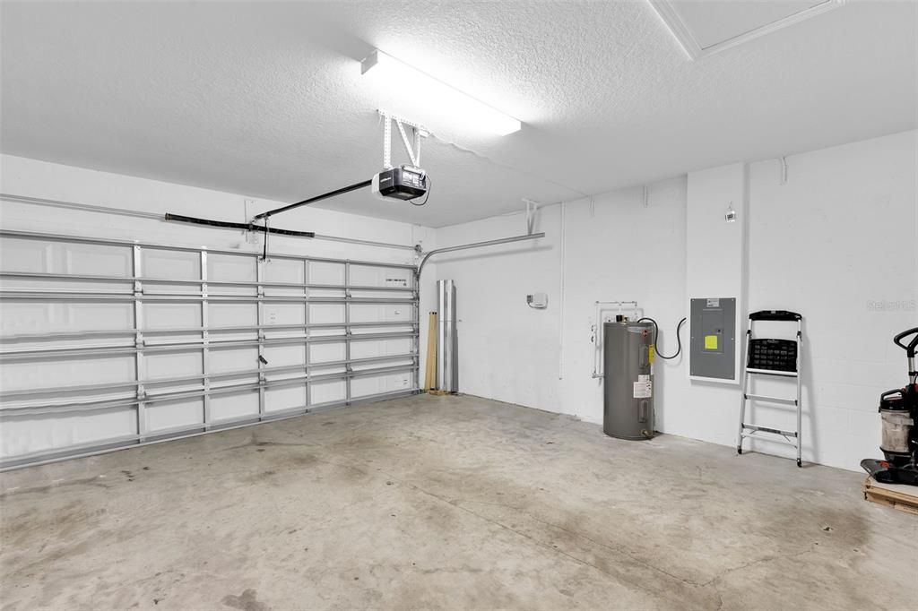 待售: $385,000 (5 贝兹, 2 浴室, 2415 平方英尺)