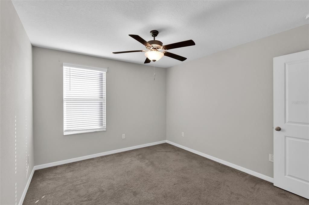 待售: $385,000 (5 贝兹, 2 浴室, 2415 平方英尺)