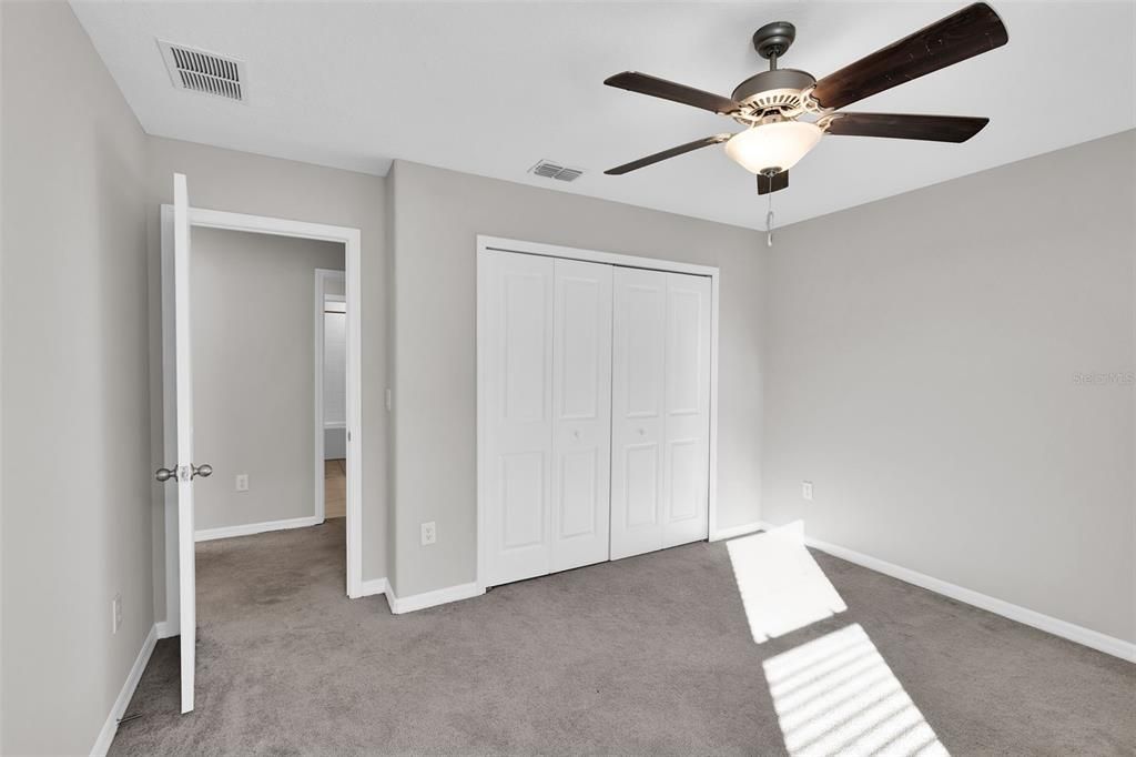 待售: $385,000 (5 贝兹, 2 浴室, 2415 平方英尺)