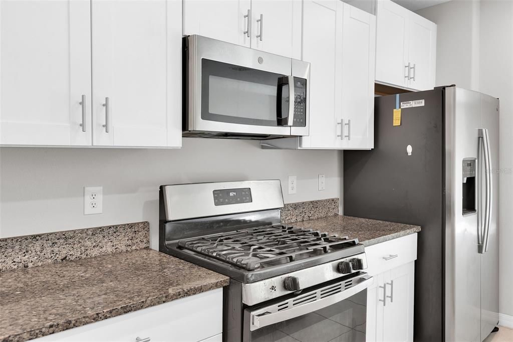 待售: $385,000 (5 贝兹, 2 浴室, 2415 平方英尺)