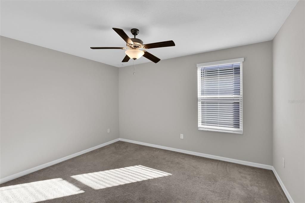 待售: $385,000 (5 贝兹, 2 浴室, 2415 平方英尺)