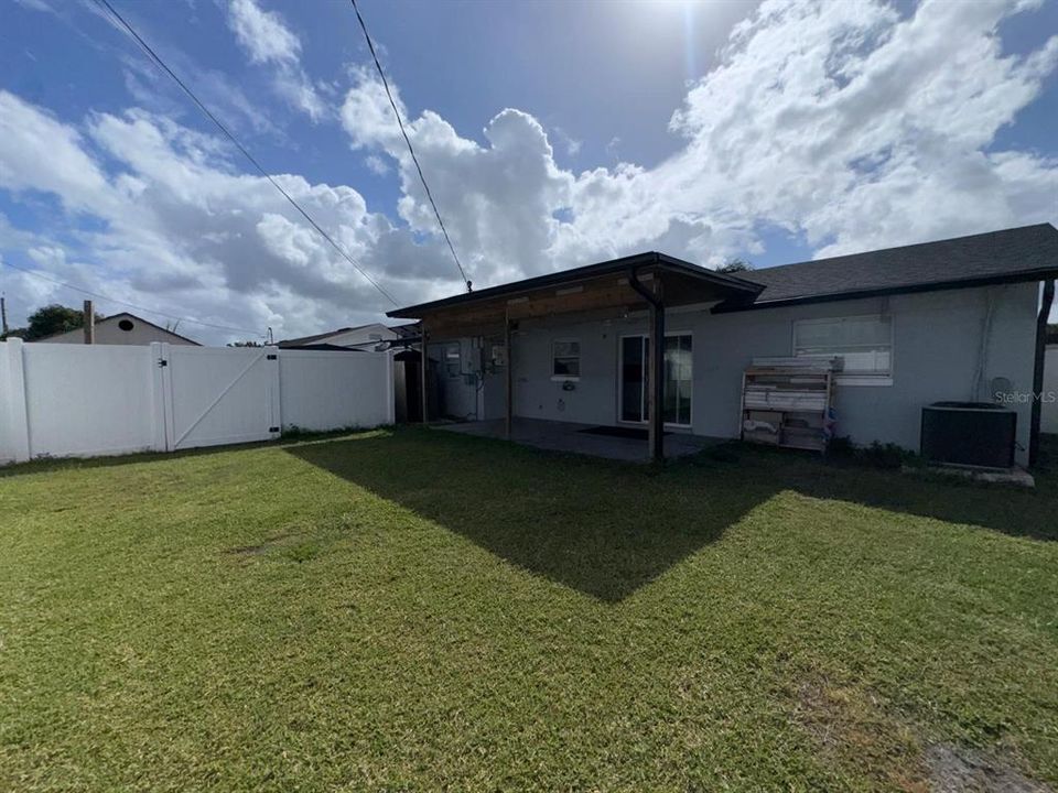 出租: $2,500 (3 贝兹, 1 浴室, 1300 平方英尺)