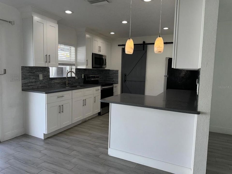 出租: $2,500 (3 贝兹, 1 浴室, 1300 平方英尺)