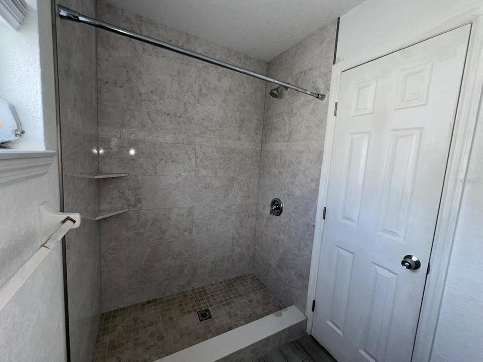 出租: $2,500 (3 贝兹, 1 浴室, 1300 平方英尺)