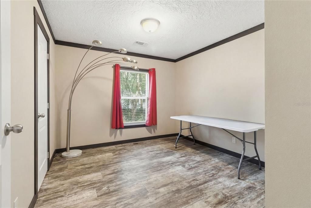 En Venta: $319,900 (4 camas, 3 baños, 1980 Pies cuadrados)