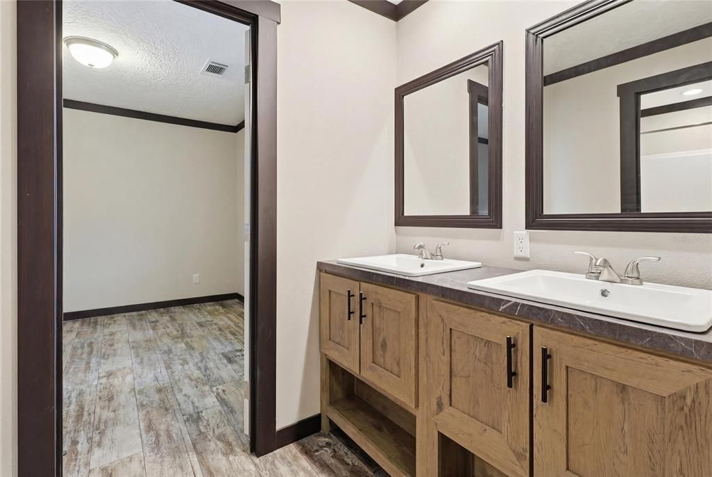 En Venta: $319,900 (4 camas, 3 baños, 1980 Pies cuadrados)