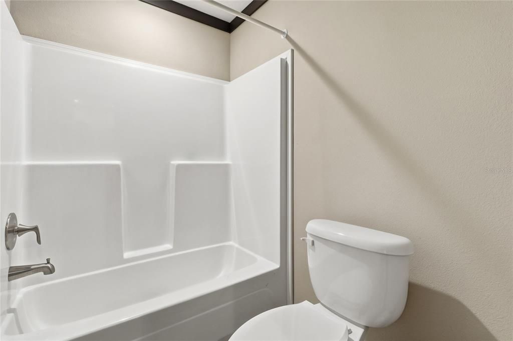 En Venta: $319,900 (4 camas, 3 baños, 1980 Pies cuadrados)