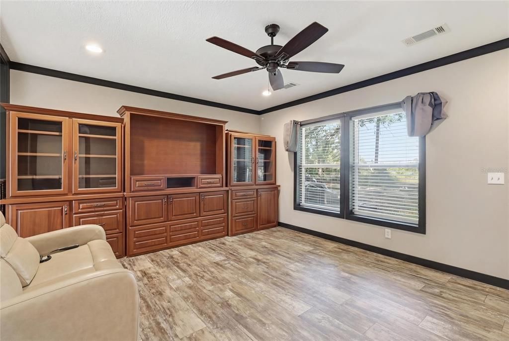 En Venta: $319,900 (4 camas, 3 baños, 1980 Pies cuadrados)