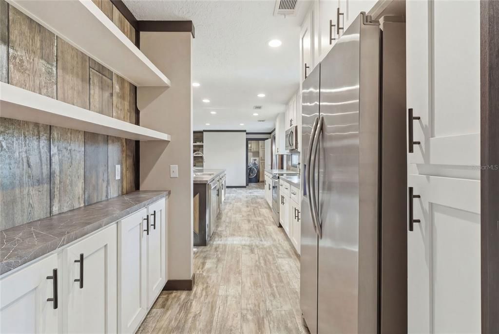 En Venta: $319,900 (4 camas, 3 baños, 1980 Pies cuadrados)