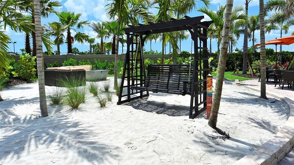 For Sale: $500,000 (2 beds, 2 baths, 1684 Square Feet)