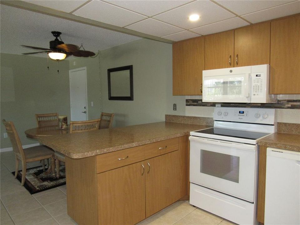 For Sale: $92,900 (2 beds, 2 baths, 919 Square Feet)